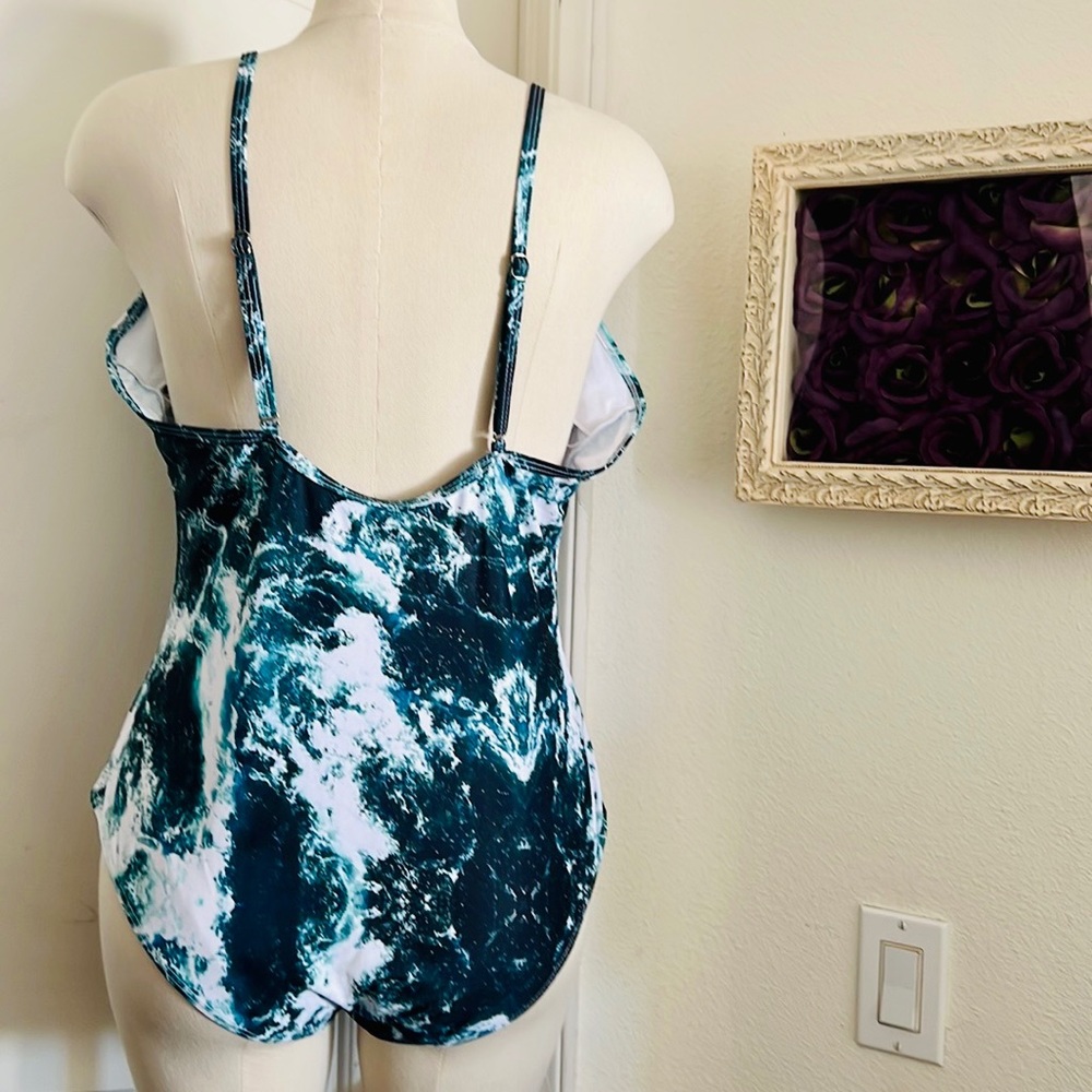 Zaful~Swimsuit~One Piece / Waves / NWOT / Host Pick - Picture 5 of 10